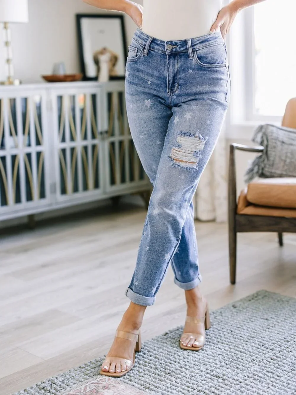 JUDY BLUE Mid Rise Star Print Boyfriend Jeans | Size: 0/24 - Picture 2 of 7